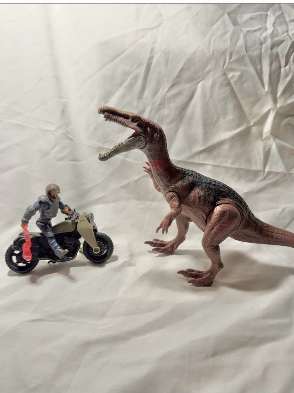 Jurassic World Battle Damage Ultimate Baryonyx Breakout